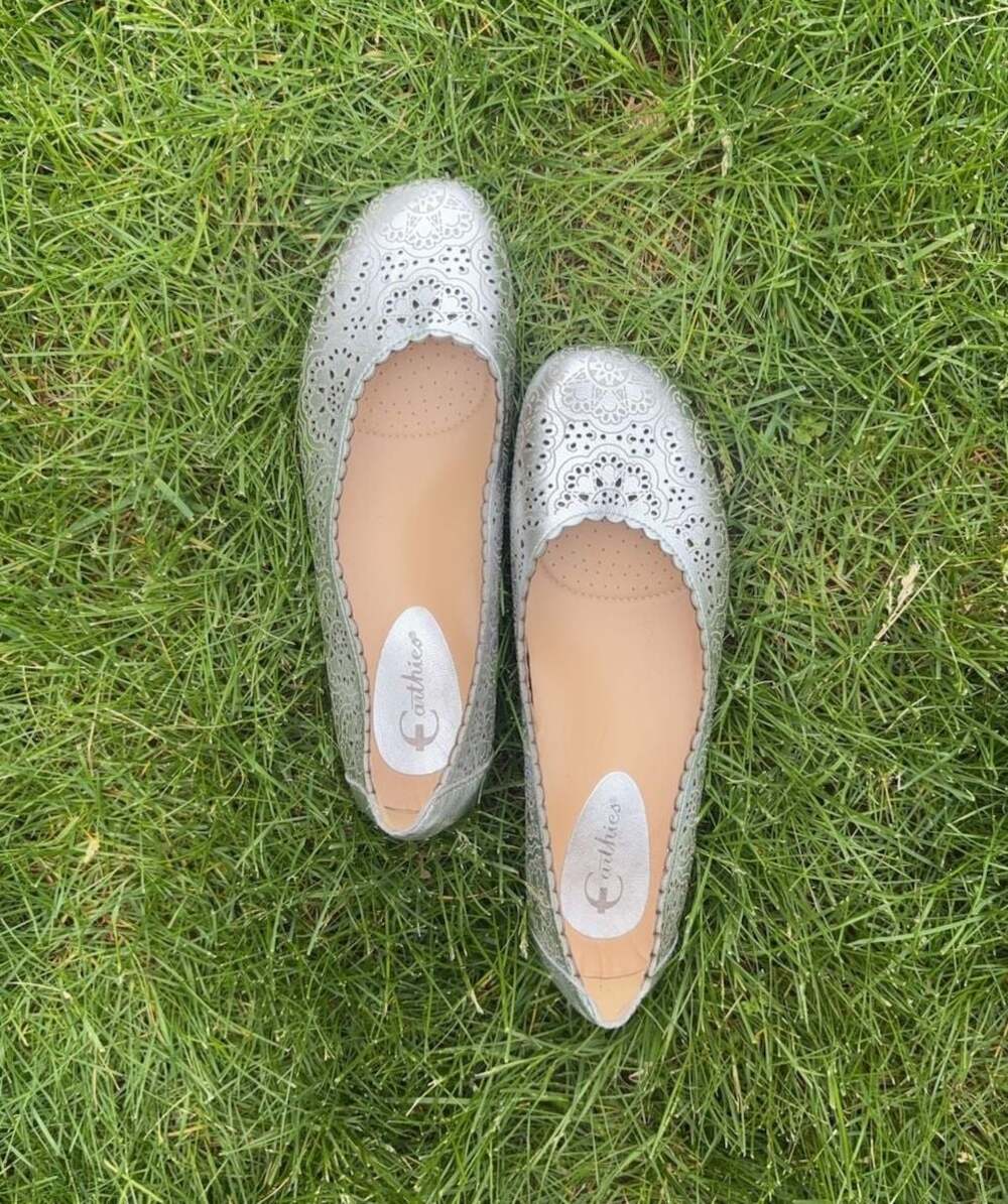 Earthies Silver bindi Scalloped Ballet Flats